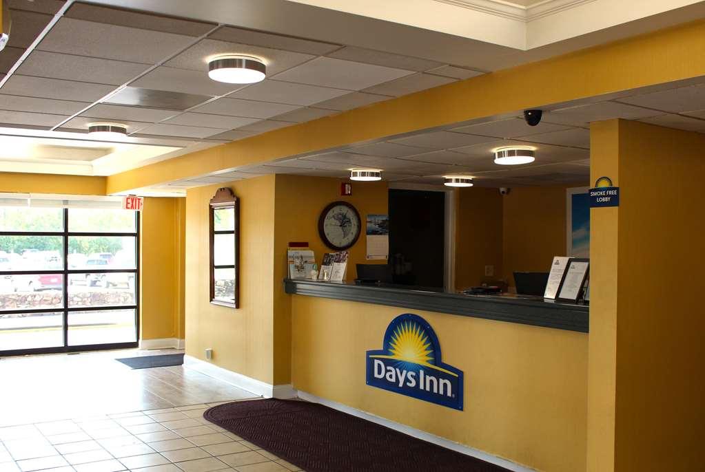 Days Inn By Wyndham Salem Beltér fotó